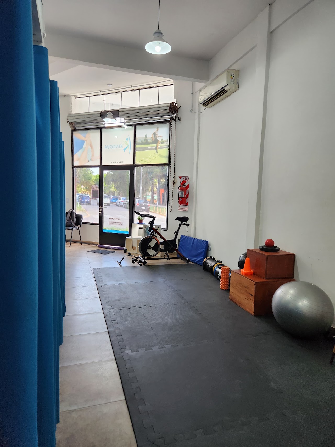Interior del consultorio de Kincova Kinesiología en Ituzaingó